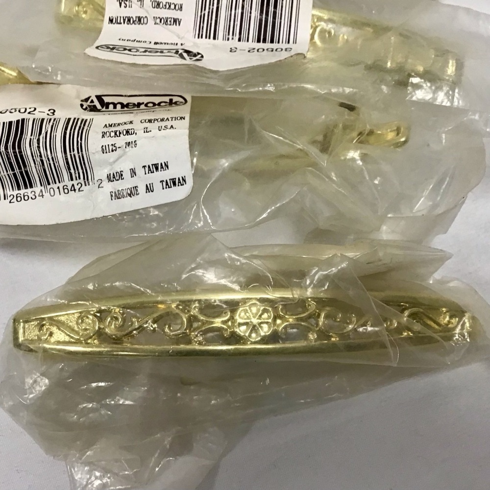 Vintage/CottageCore Amerock Gold Toned Cabinet Jewelry x 4  🤩